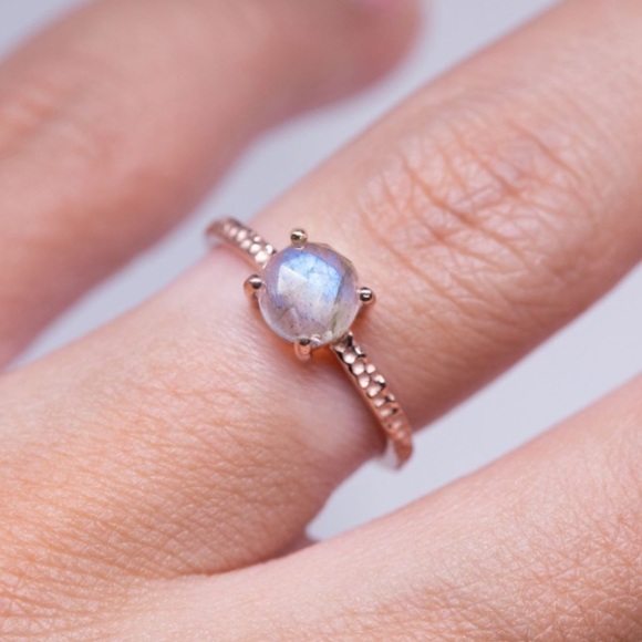 Moon magic labradorite ring - Picture 2 of 5
